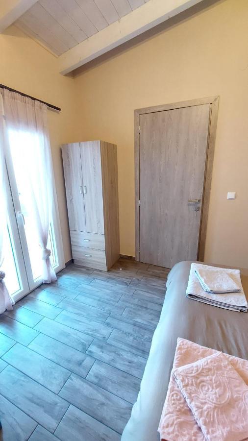 Ria'S Gardenview Apartment Ioannina Exterior photo